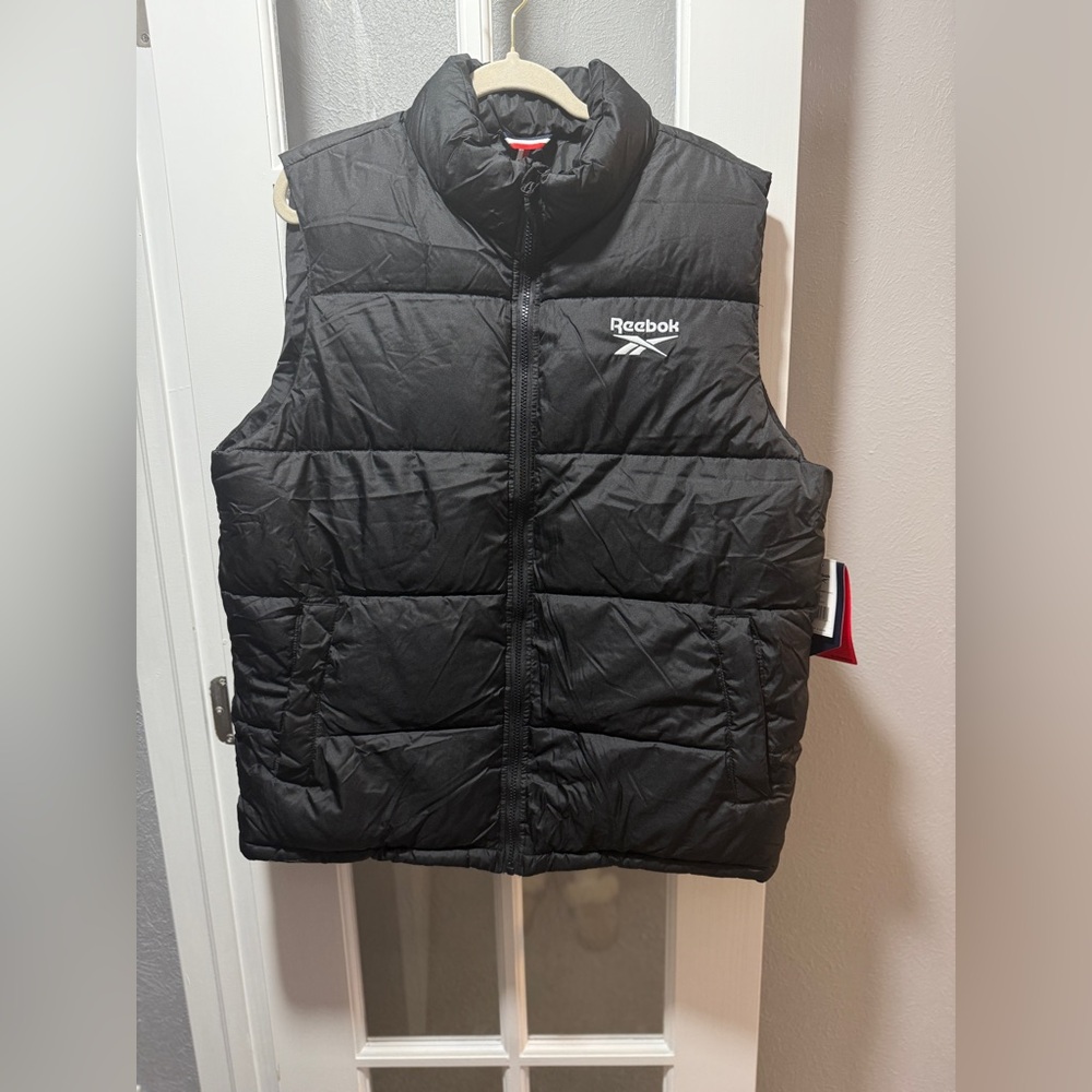 NWT Reebok Men's Classic Puffer Vest - Picture 3 of 9